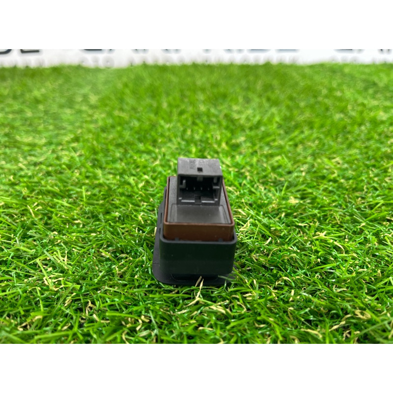 Кнопка открывания крышки багажника (электрика / кнопки) AUDI Q5 8R 2012 3.2 CALB 8K0959831AV10