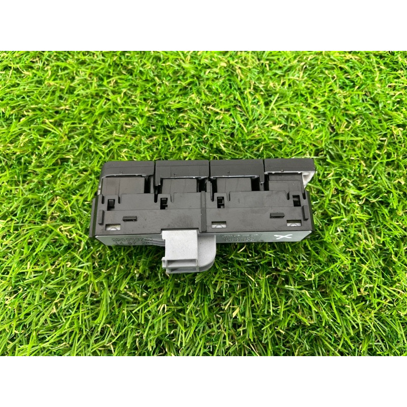 Кнопка памяти сидения (электрика / кнопки) AUDI Q5 8R 2012 3.2 CALB 8R0959769V10