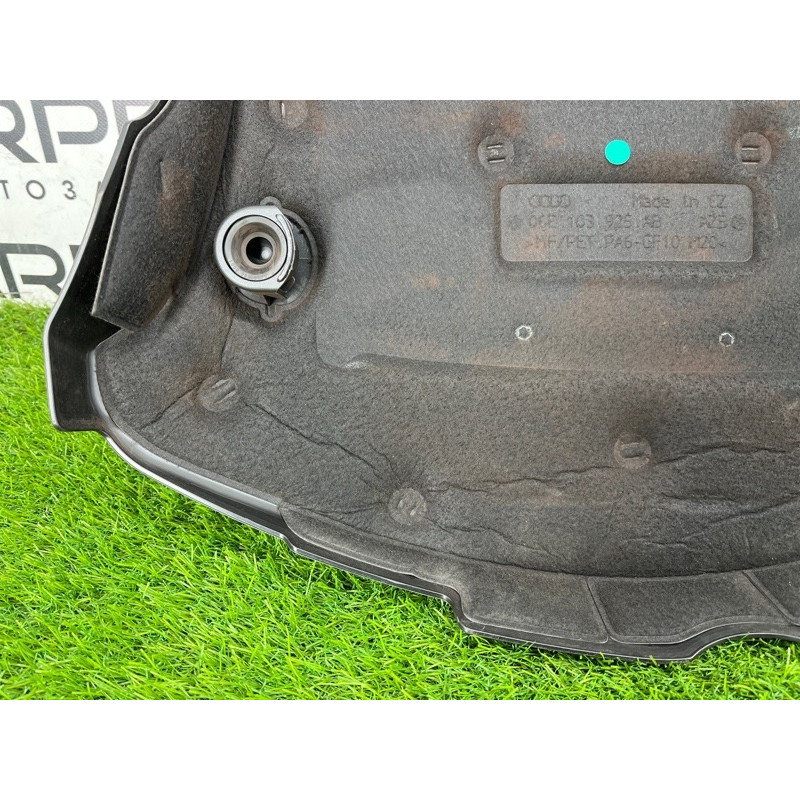 Декоративная крышка двигателя (двигатель и элементы) AUDI Q7 4M 2018 3.0 TFSi 06E103925AB