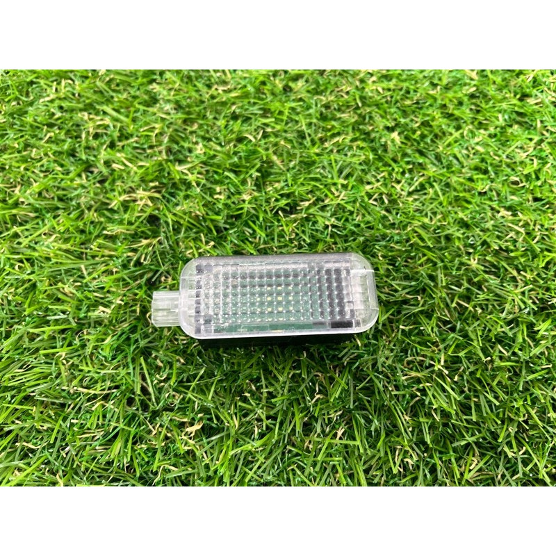 Плафон карты двери (электрика) AUDI A4 B9 2017 2.0 4E0947415