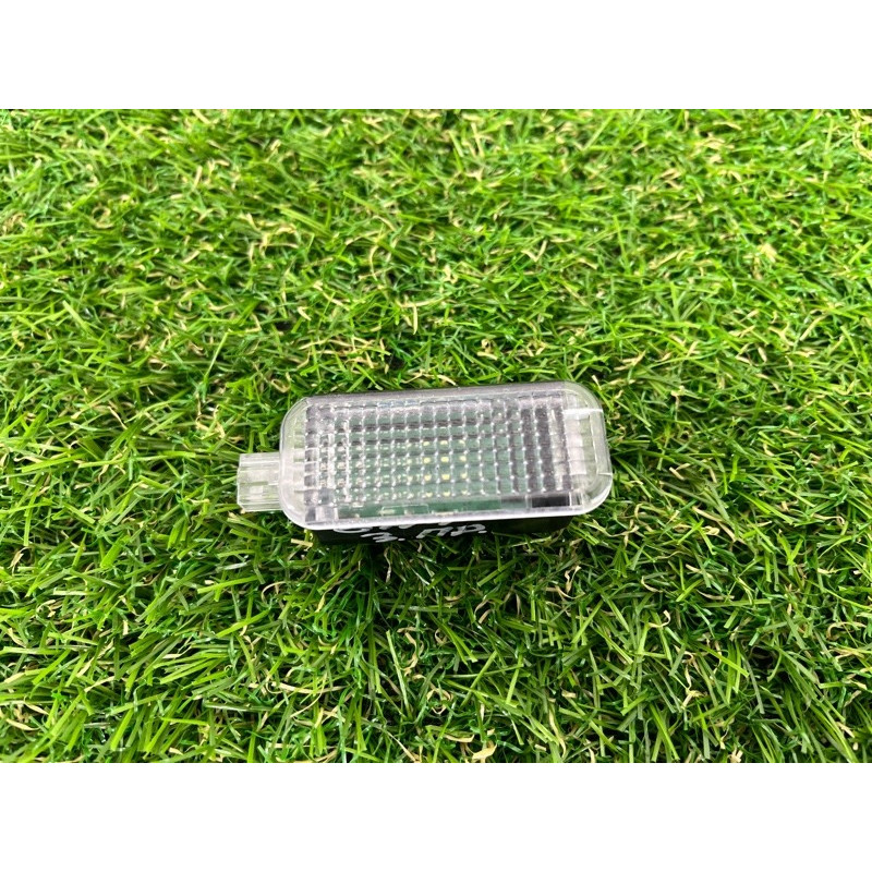 Плафон карты двери (электрика) AUDI A4 B9 2017 2.0 4E0947415