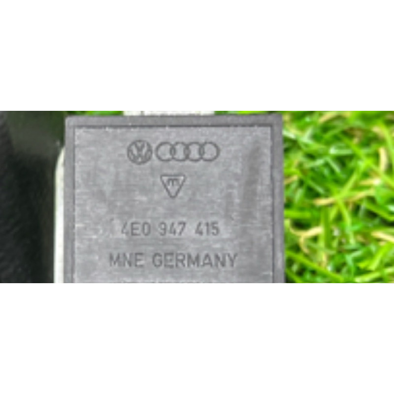 Плафон карты двери (электрика) AUDI A4 B9 2017 2.0 4E0947415