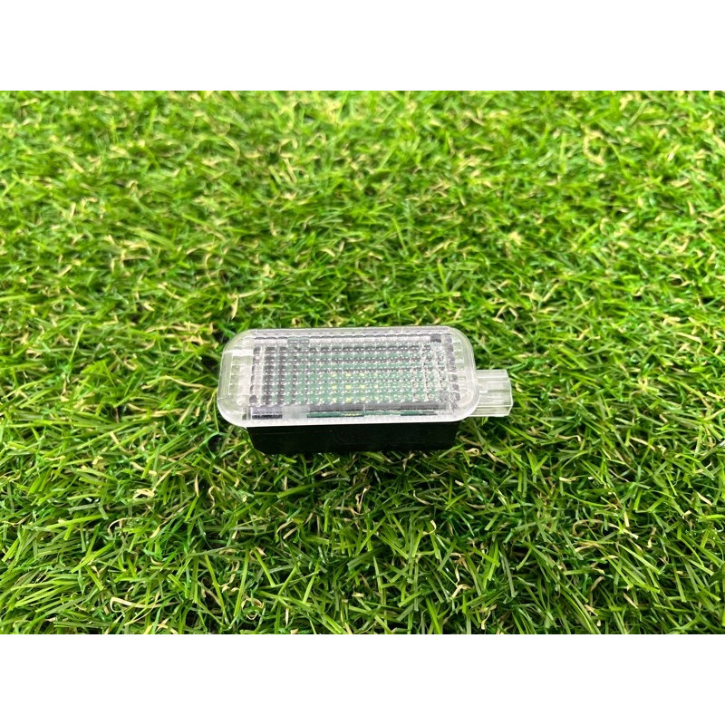 Плафон карты двери (электрика) AUDI A4 B9 2017 2.0 4E0947415