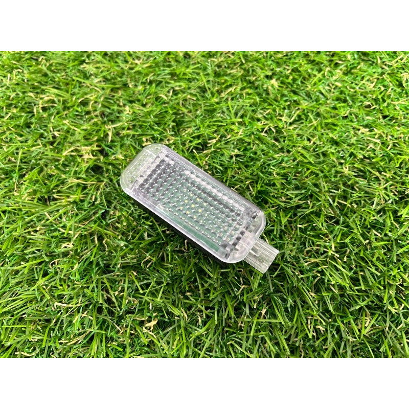 Плафон карты двери (электрика) AUDI A4 B9 2017 2.0 4E0947415