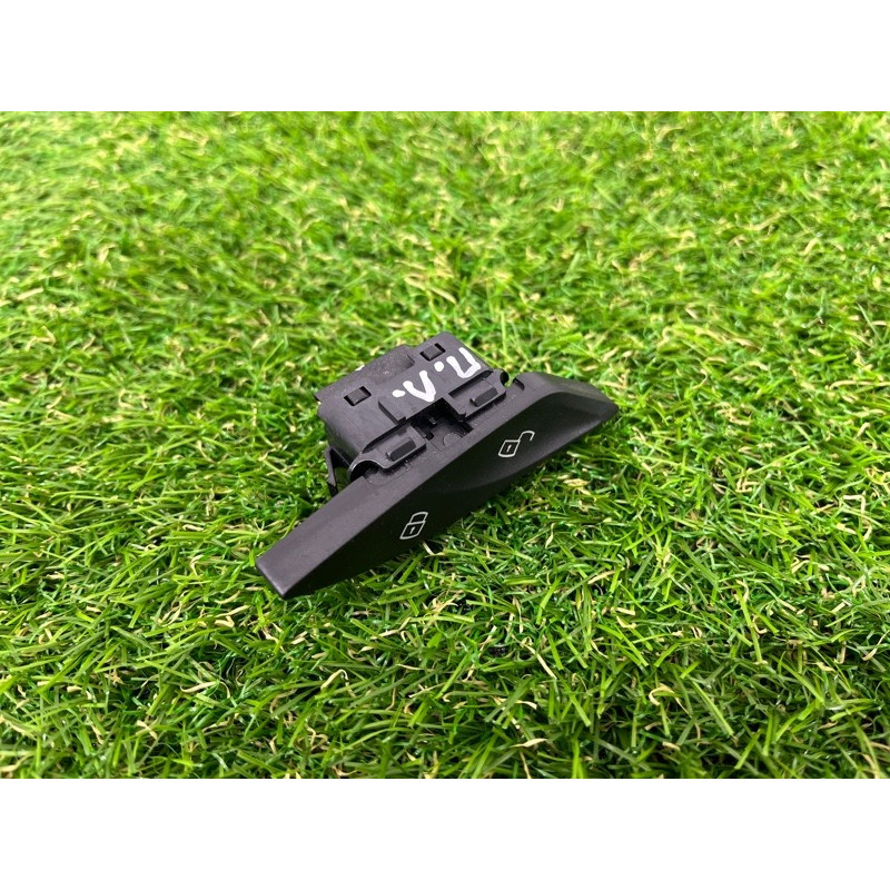 Кнопка блокування центрального замка (електрика / кнопки) BMW 5-series G30 2017 2.0 B46B20 61319860545