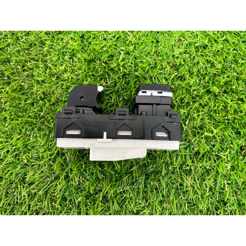 Кнопка стеклоподъемника (электрика / кнопки) Hyundai Santa Fe TM 2019 2.0 GDi Turbo 93581S1000NNB