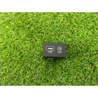 Гнездо USB/AUX