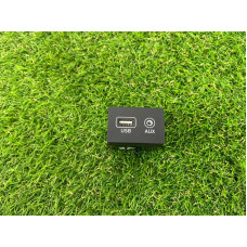 Гнездо USB/AUX