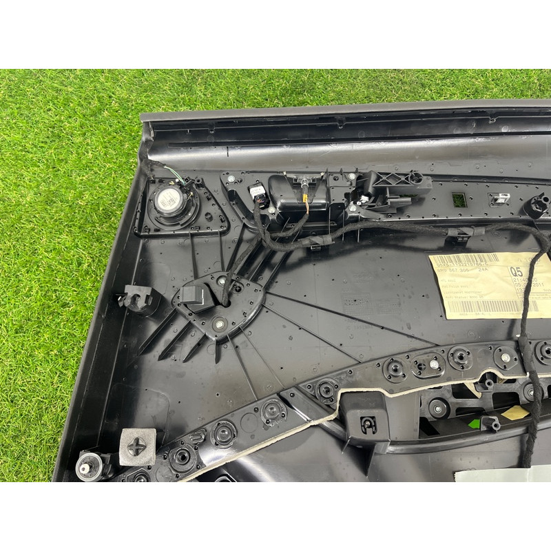 Дверная карта (салон) AUDI Q5 8R 2012 3.2 CALB 8R086730324A