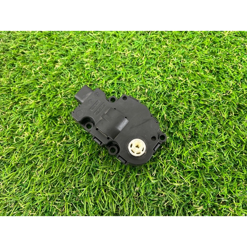 Привод заслонки отопителя (отопление и кондиционирование) Volkswagen Touareg NF 2012 3.0 7P0907511