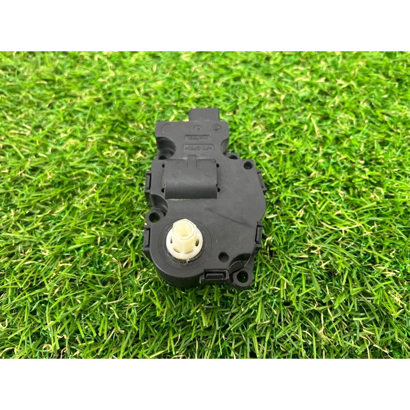 Привод заслонки отопителя (отопление и кондиционирование) Volkswagen Touareg NF 2012 3.0 7P0907511
