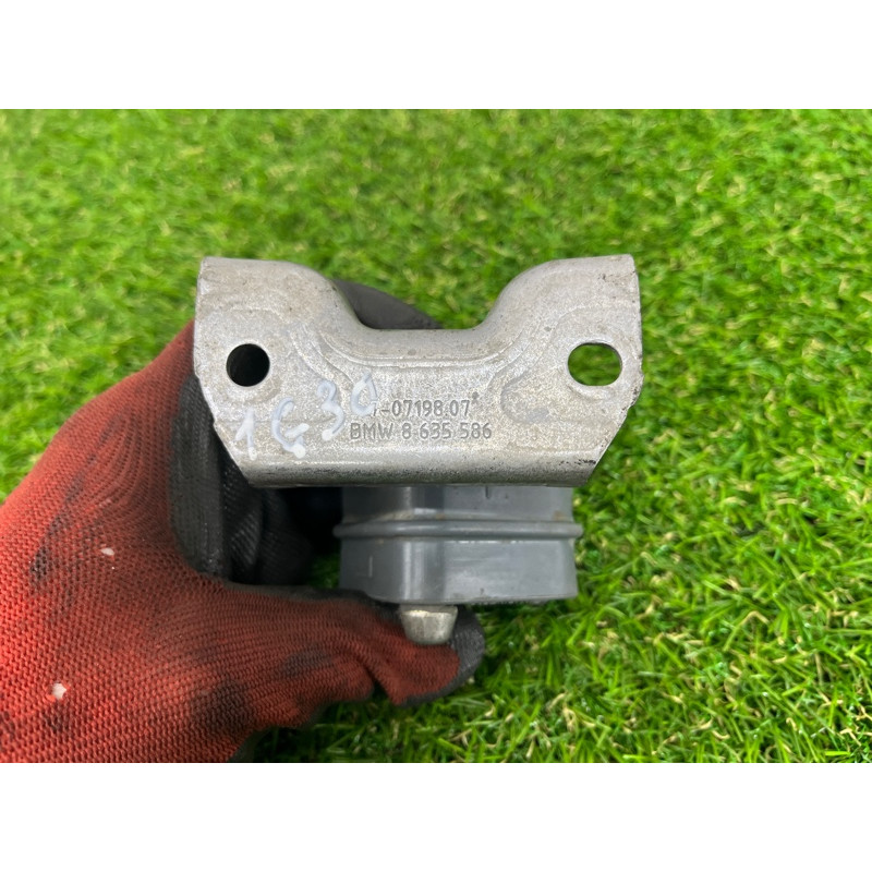 Подушка глушника (вихлопна система) BMW 5-series G30 2017 2.0 B46B20 18308635587