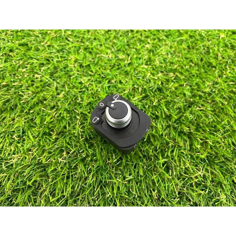 Кнопка регулировки зеркала (электрика / кнопки) AUDI A3 8V 2015 1.8 8V0959565E