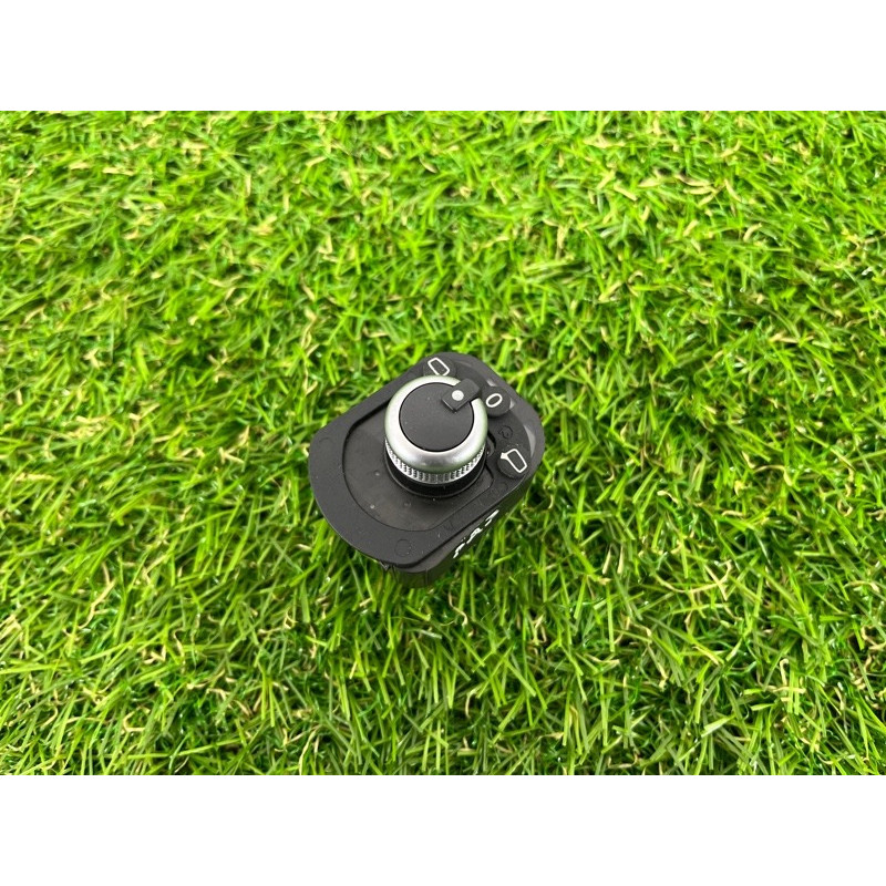 Кнопка регулировки зеркала (электрика / кнопки) AUDI A3 8V 2015 1.8 8V0959565E