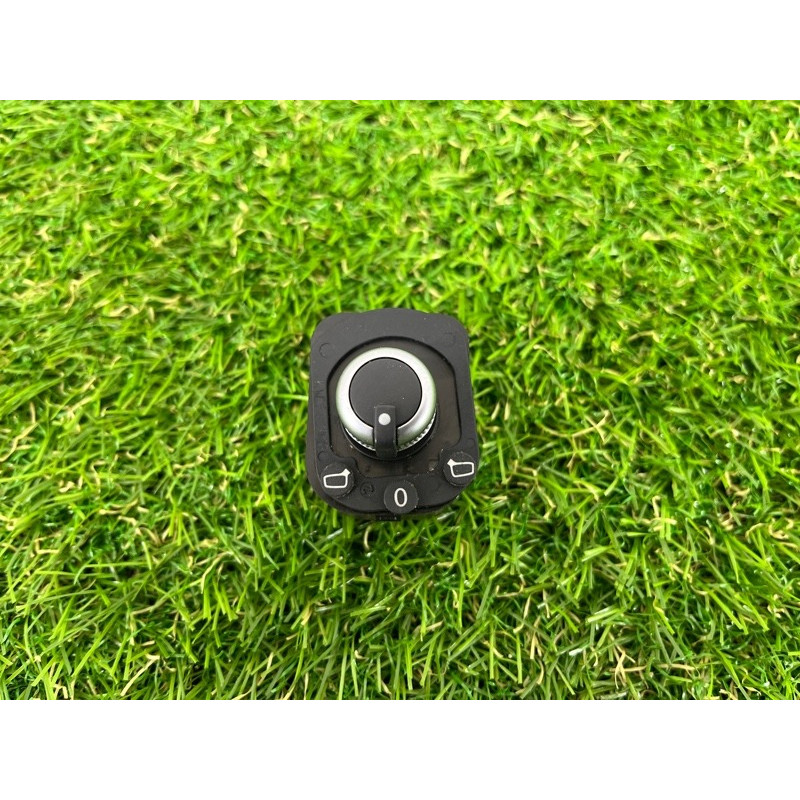 Кнопка регулировки зеркала (электрика / кнопки) AUDI A3 8V 2015 1.8 8V0959565E