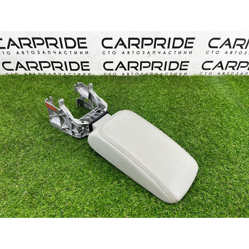 Подлокотник (салон) AUDI A3 8V 2015 1.8 8V0864207CHB9