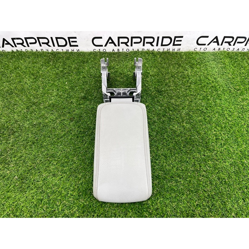 Подлокотник (салон) AUDI A3 8V 2015 1.8 8V0864207CHB9