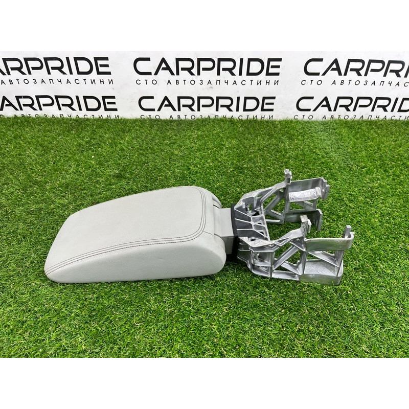 Подлокотник (салон) AUDI A3 8V 2015 1.8 8V0864207CHB9