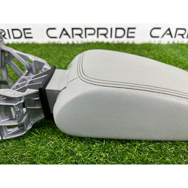 Подлокотник (салон) AUDI A3 8V 2015 1.8 8V0864207CHB9