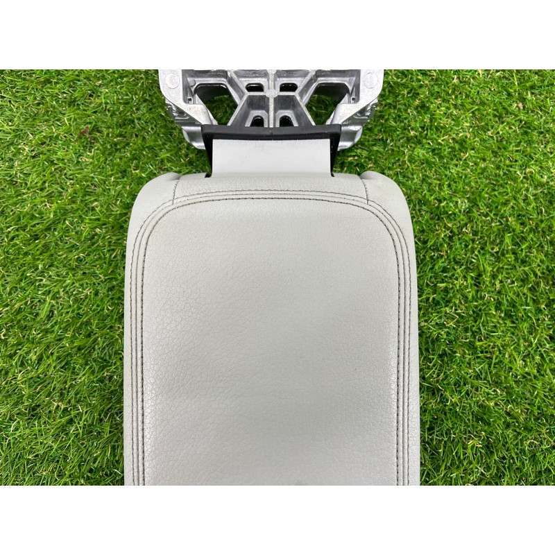 Подлокотник (салон) AUDI A3 8V 2015 1.8 8V0864207CHB9