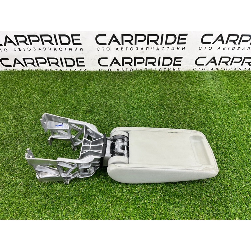 Подлокотник (салон) AUDI A3 8V 2015 1.8 8V0864207CHB9