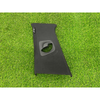 Обшивка центральної стійки