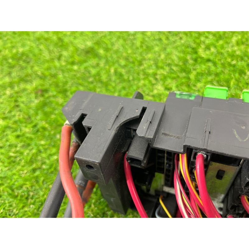 Блок предохранителей (электрика) Volkswagen Passat B7 2016 1.8 5C0937819L