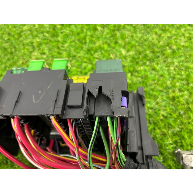 Блок предохранителей (электрика) Volkswagen Passat B7 2016 1.8 5C0937819L