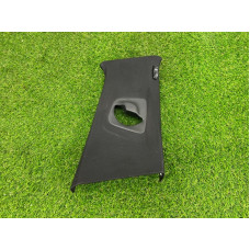 Обшивка центральної стійки