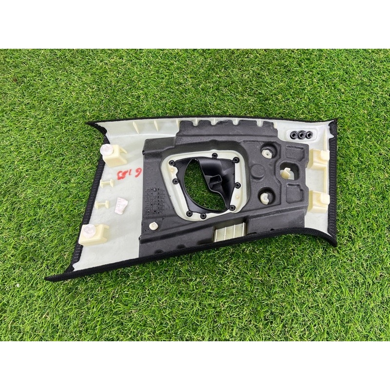 Обшивка центральної стійки (салон) BMW 5-series G30 2017 2.0 B46B20 51438065026