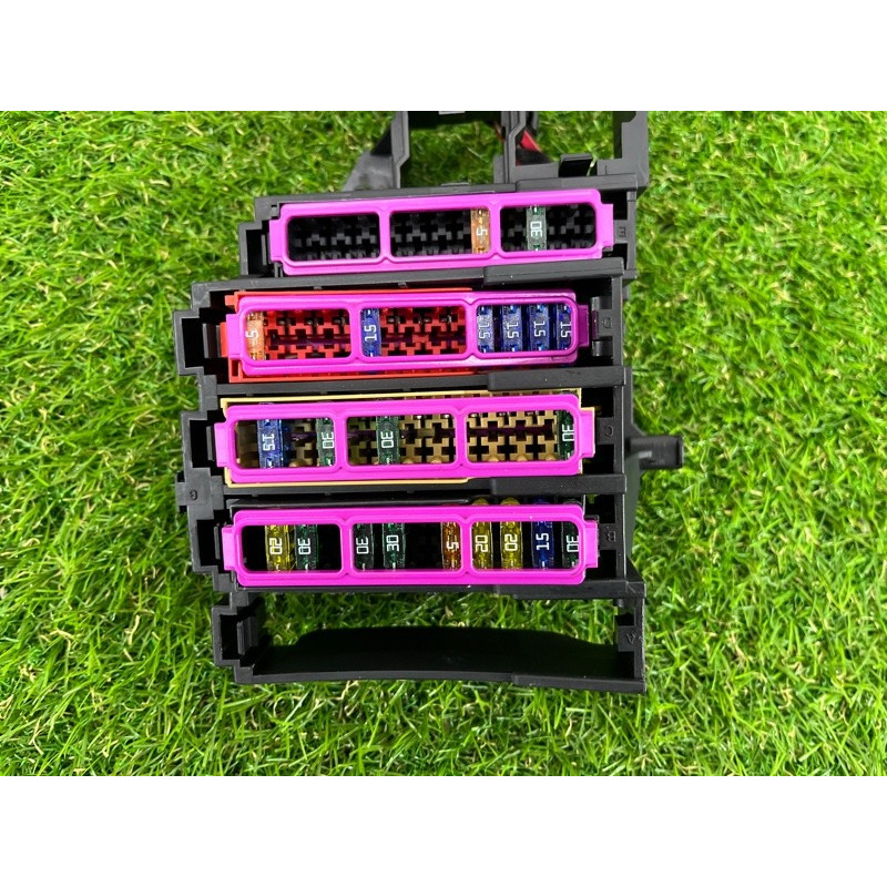 Блок предохранителей (электрика) AUDI Q5 8R 2012 3.2 CALB 8K0971845A