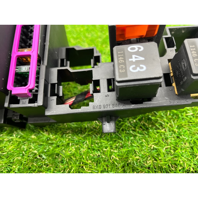 Блок предохранителей (электрика) AUDI Q5 8R 2012 3.2 CALB 8K0971845A