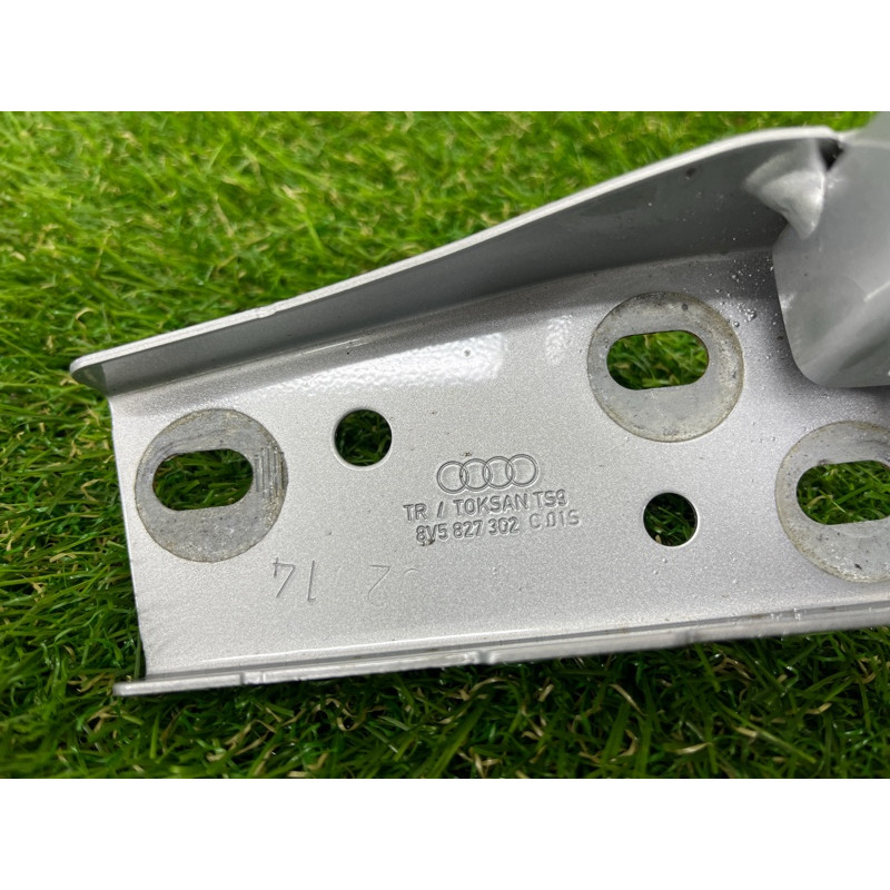 Петля багажника (кузов и элементы) AUDI A3 8V 2015 1.8 8V5827302C