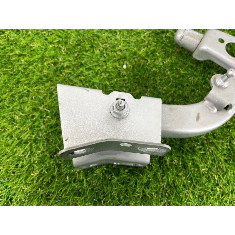 Петля багажника (кузов и элементы) AUDI A3 8V 2015 1.8 8V5827301C