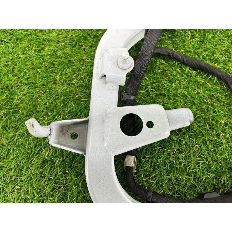 Петля багажника (кузов и элементы) AUDI A3 8V 2018 2.0 CZRA 8V5827301C