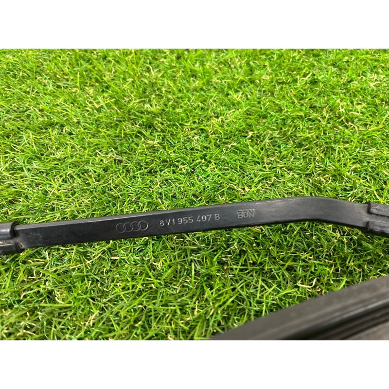 Поводок дворника (кузов и элементы) AUDI A3 8V 2015 1.8 8V1955407B1P9