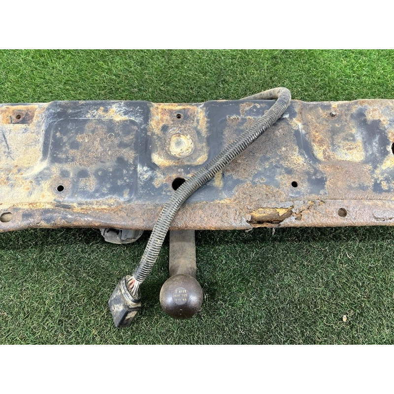 Усилитель бампера (наружные элементы кузова) Volkswagen Amarok 2H 2012 2.0 2H5807305S