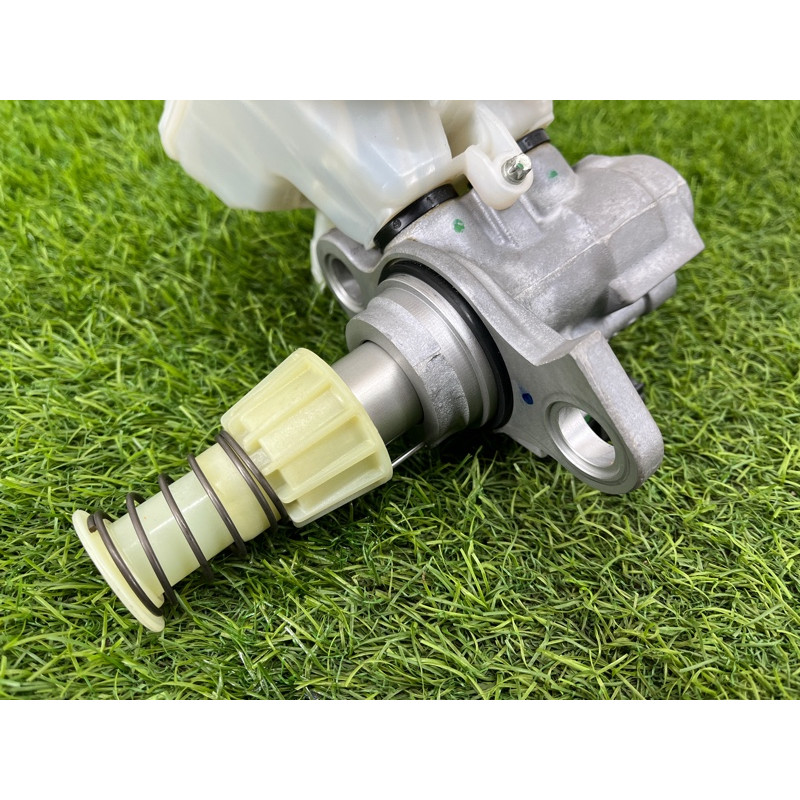 Главный тормозной цилиндр (тормозная система) AUDI Q7 4M 2018 3.0 TFSi 4M0611021A