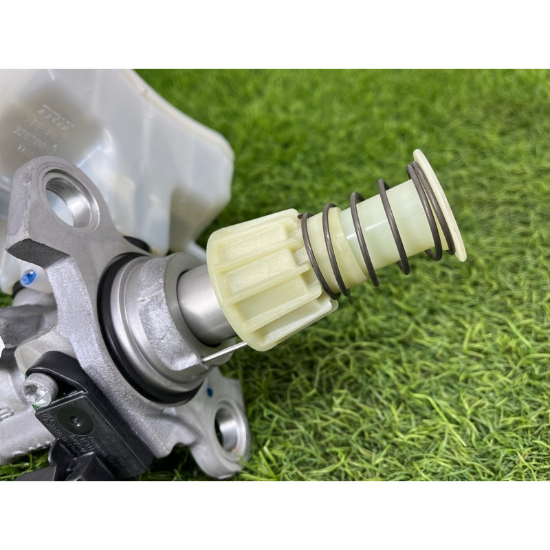 Главный тормозной цилиндр (тормозная система) AUDI Q7 4M 2018 3.0 TFSi 4M0611021A