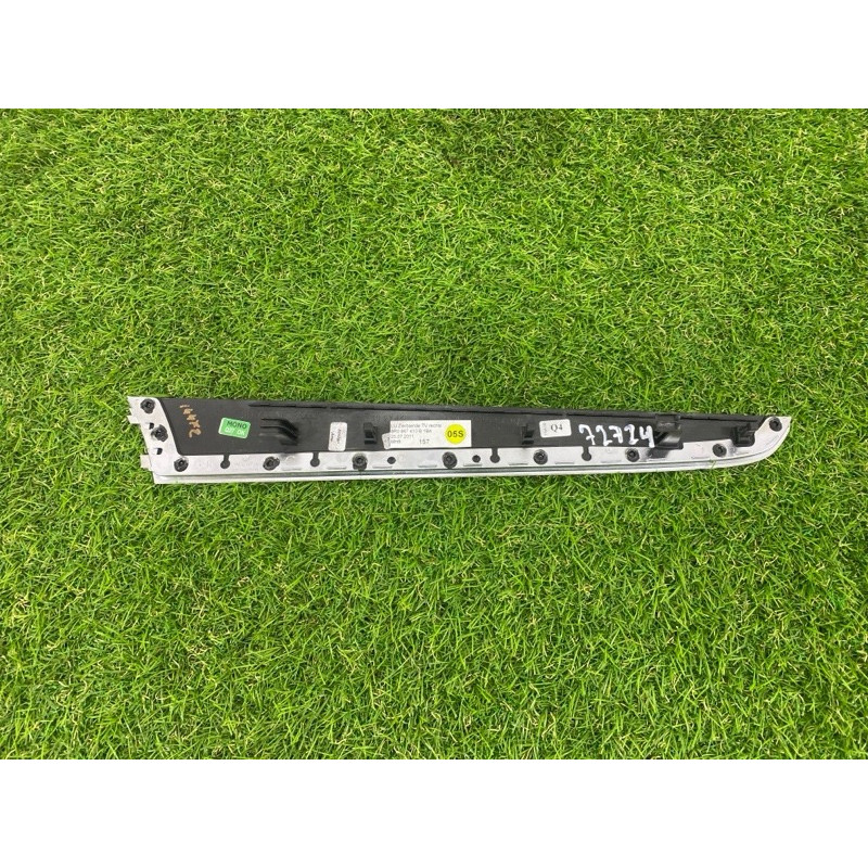 Декоративна накладка карти дверей (салон) Audi Q5 8R 2012 3.2 CALB 8R0867410B1B4