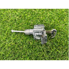 Личинка замка двери с ключом