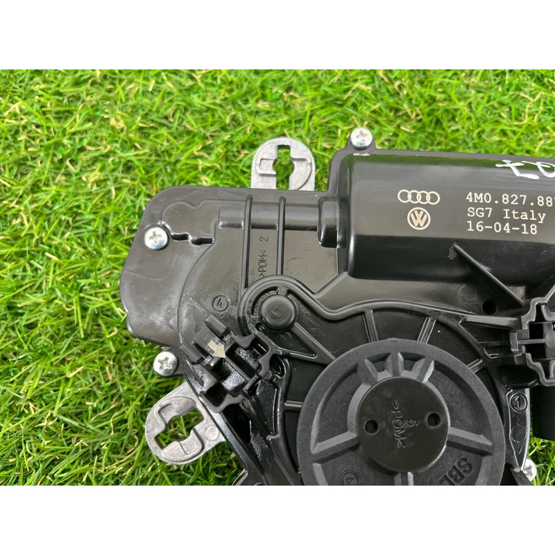 Привод замка багажника (электрика) AUDI Q7 4M 2018 3.0 TFSi 4M0827887C
