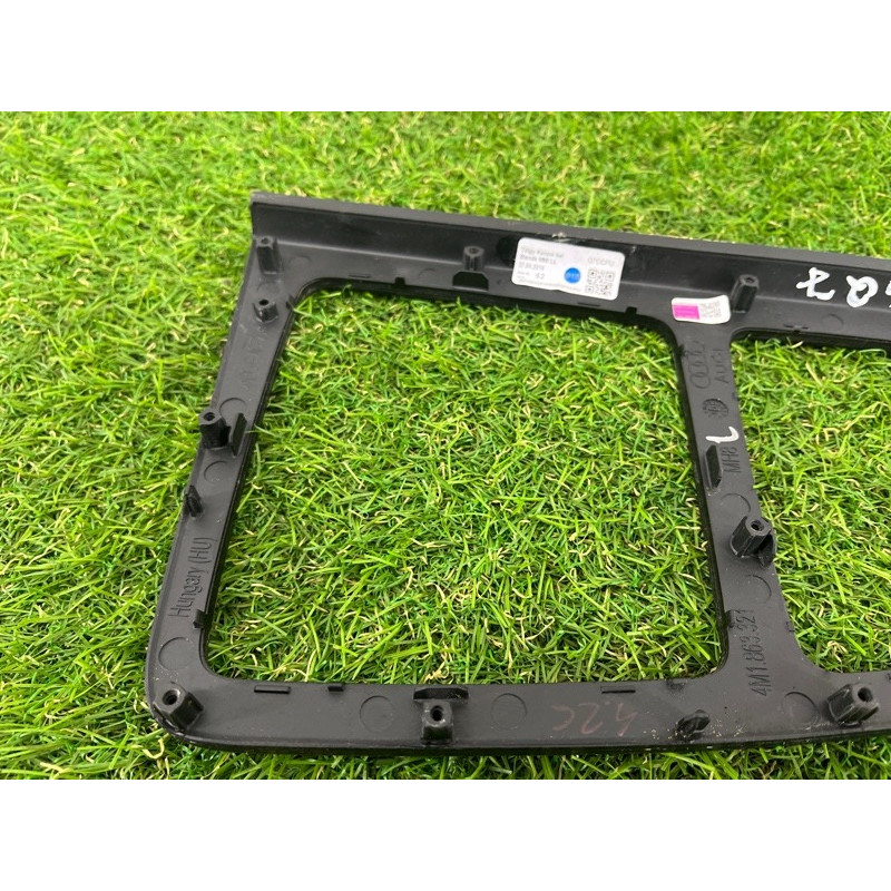 Декоративная накладка центральной консоли (салон) AUDI Q7 4M 2018 3.0 TFSi 4M1863321PRQ8