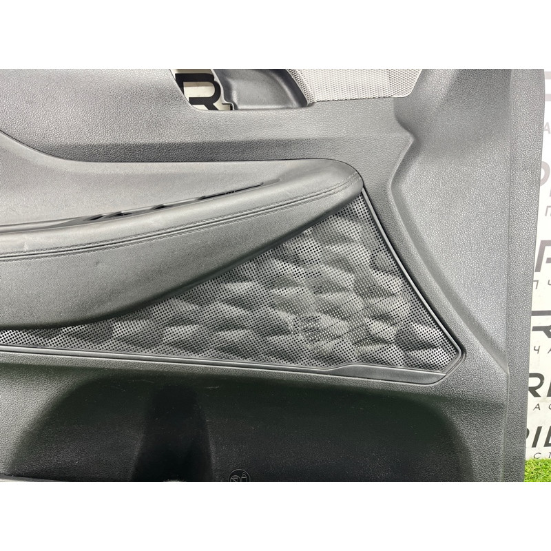 Дверна карта (салон) Hyundai Santa Fe TM 2019 2.4GDI 82301S2330
