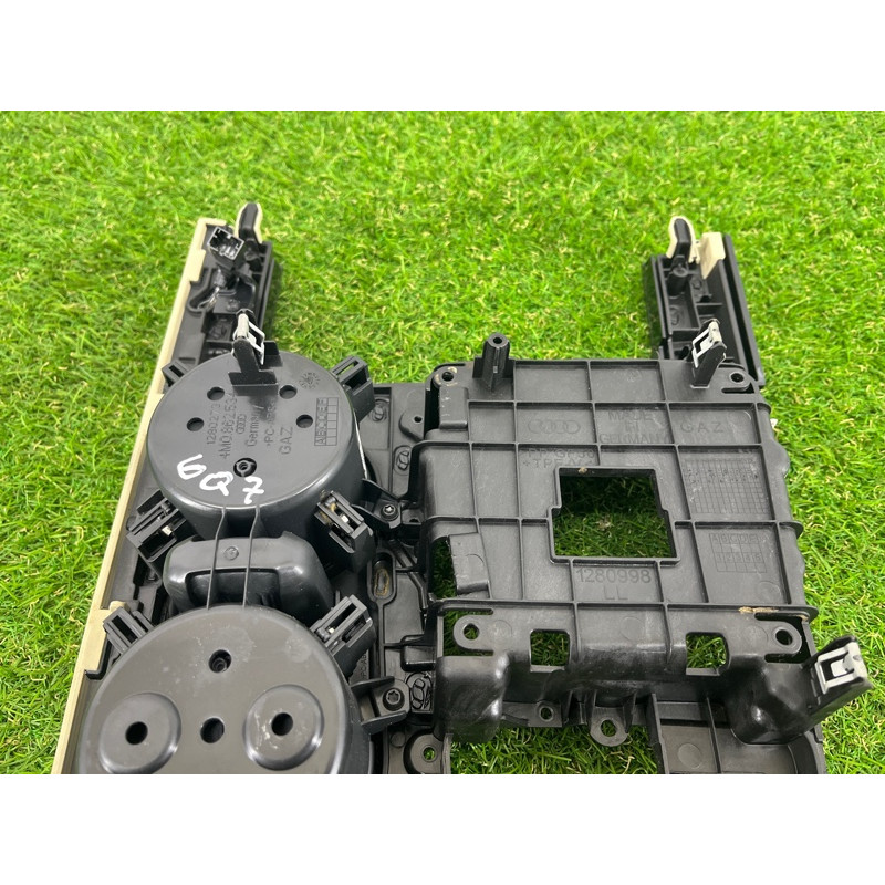 Декоративная накладка центральной консоли (салон) AUDI Q7 4M 2018 3.0 TFSi 4M1864241AHPKW