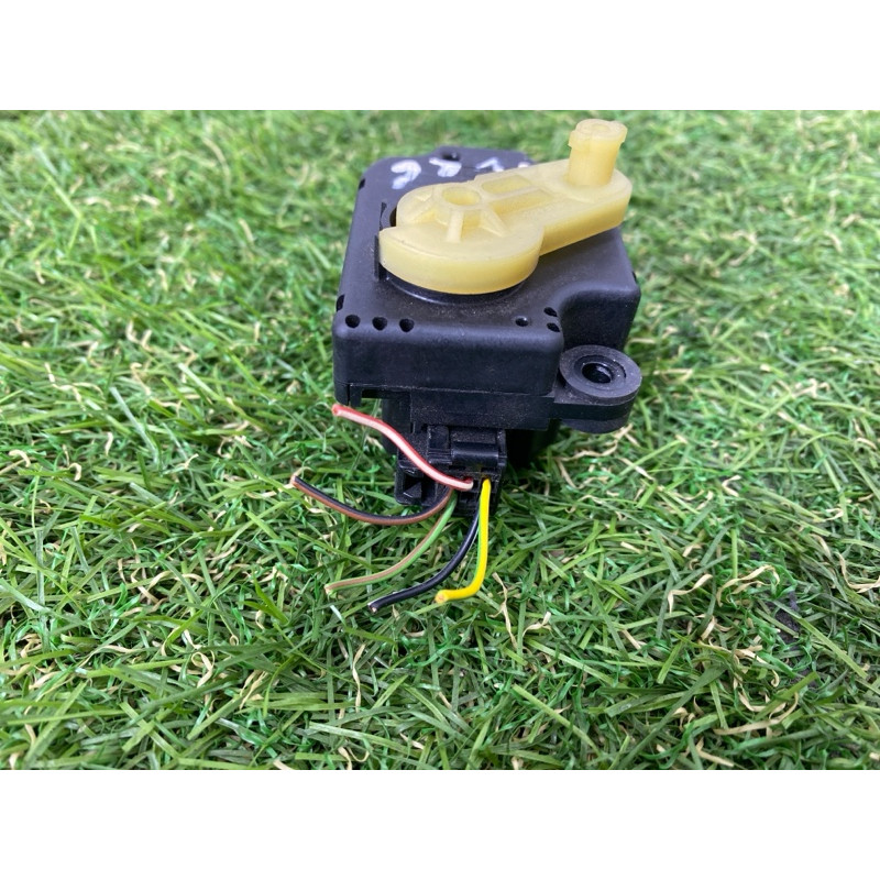 Привод заслонки отопителя (отопление и кондиционирование) Opel Vectra C 2004 2.2 SE 09180204