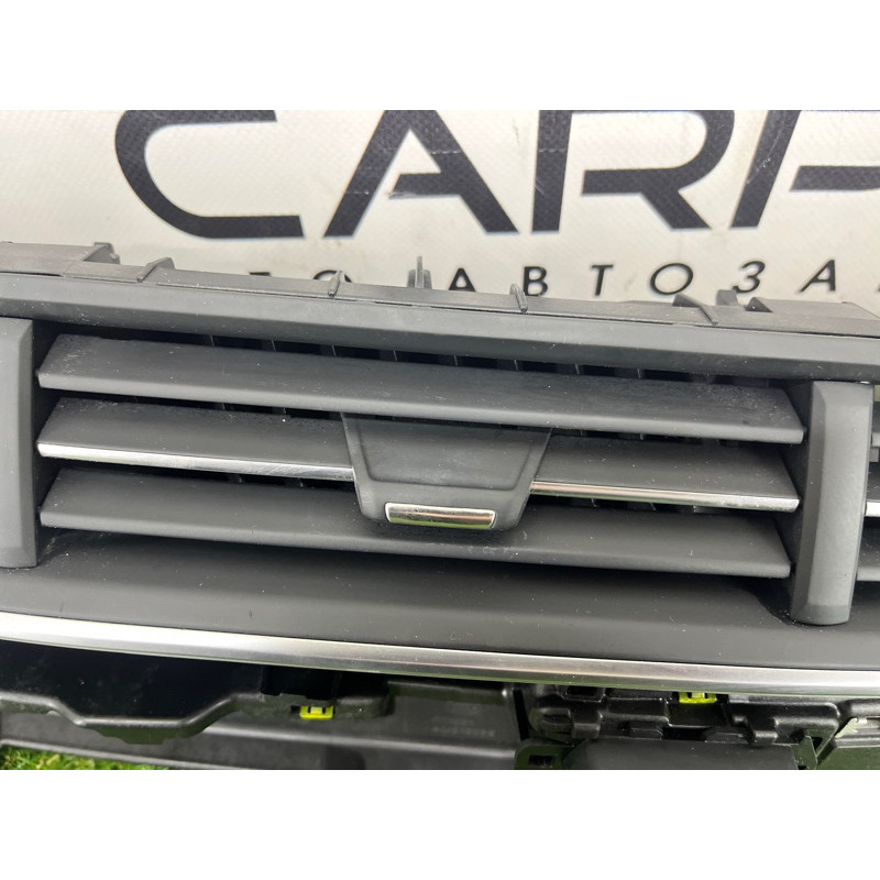 Центральный дефлектор салона (салон) AUDI Q7 4M 2018 3.0 TFSi 4M1820902AS6PS