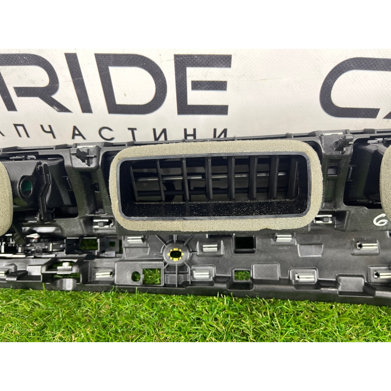 Центральный дефлектор салона (салон) AUDI Q7 4M 2018 3.0 TFSi 4M1820902AS6PS