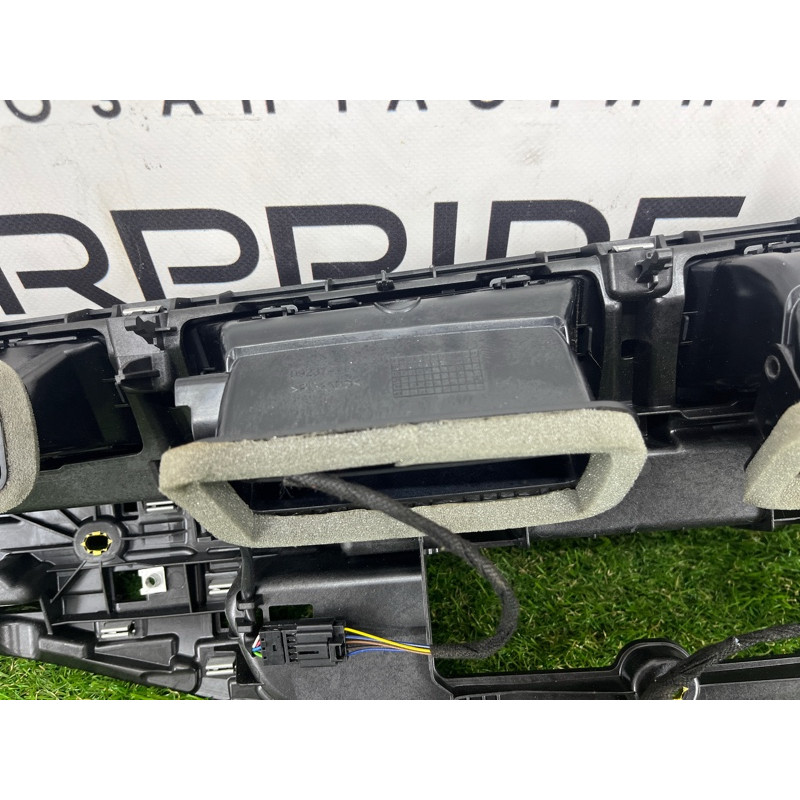 Центральный дефлектор салона (салон) AUDI Q7 4M 2018 3.0 TFSi 4M1820902AS6PS