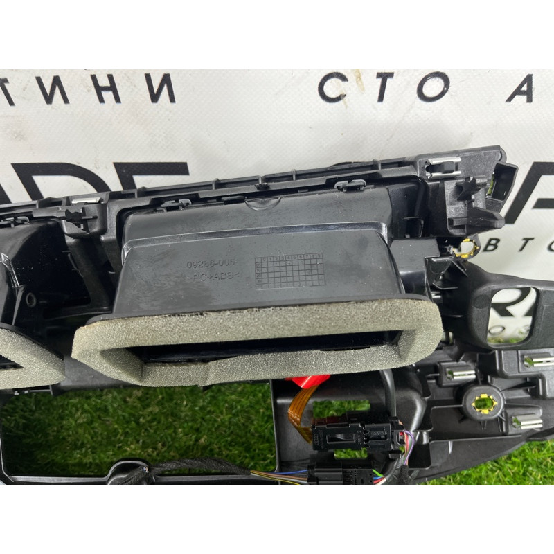 Центральный дефлектор салона (салон) AUDI Q7 4M 2018 3.0 TFSi 4M1820902AS6PS